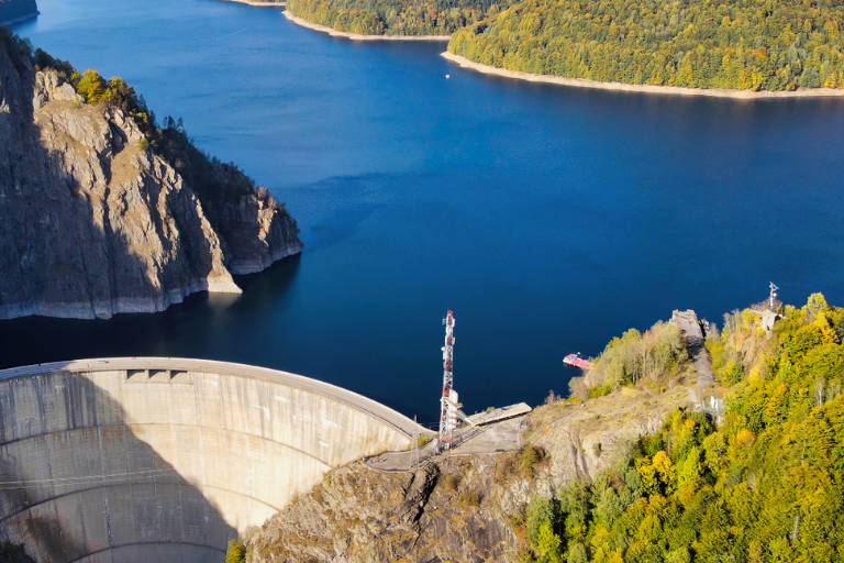 Retehnologizarea hidrocentralelor învechite: O cale pentru creșterea capacității de energie regenerabilă și independența energetică a României